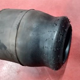 日野レンジャー（FD8J）エアサスベローズ交換