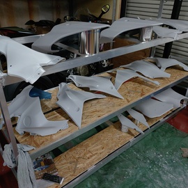 今シーズンの準備　カウルの塗装